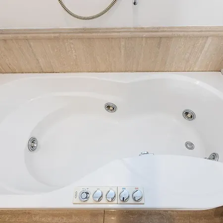 Amazing Elegant Jewish Ghetto Apartment Rome
