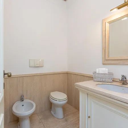 Amazing Elegant Jewish Ghetto Apartment